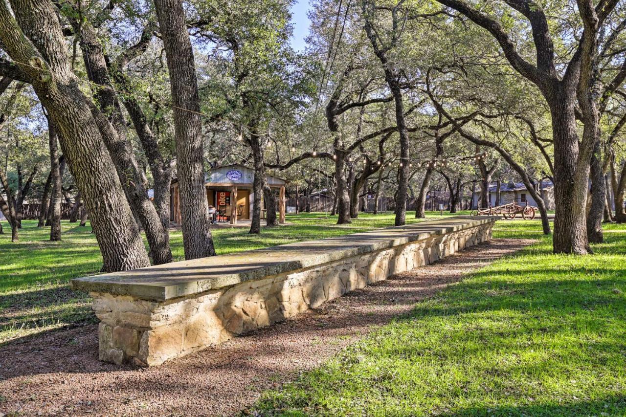 Riverfront Blanco Home With Shaded Porch And Hot Tub Exterior foto